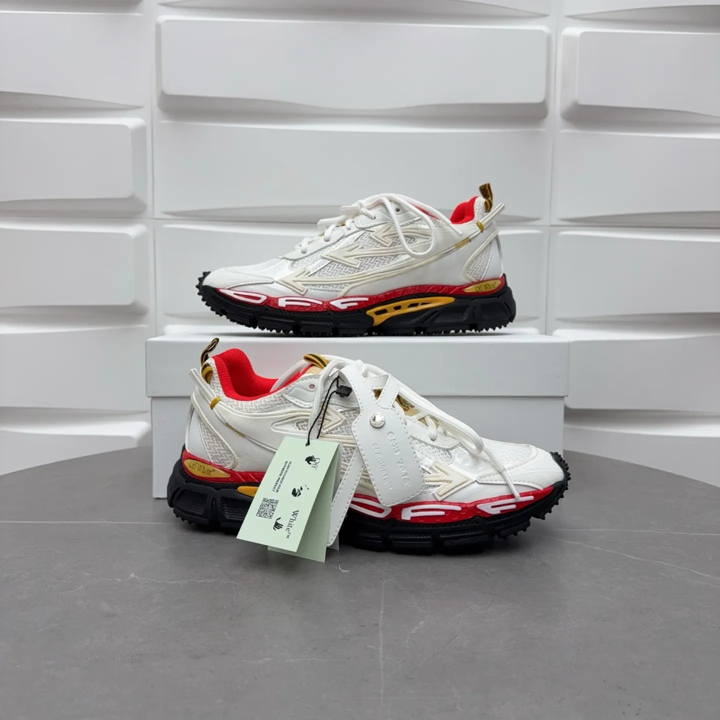 【off- white】P: 720💰Couple style👫, Size: 35-44 (Male 38.45.46 custom-made) High-quality version👊"Out of office" series original mold opening, original lasting, production process 1:1 original version ➰OFF GREY) OFF-WHITE Be Right Back Couple style👫Round toe lace-up arrow pattern low-top lifestyle casual shoes green. A running shoe called the "Be Right Back" sneaker. The design of this sneaker is inspired by Japanese sports aesthetics and craftsmanship, with running performance and principles at its core.